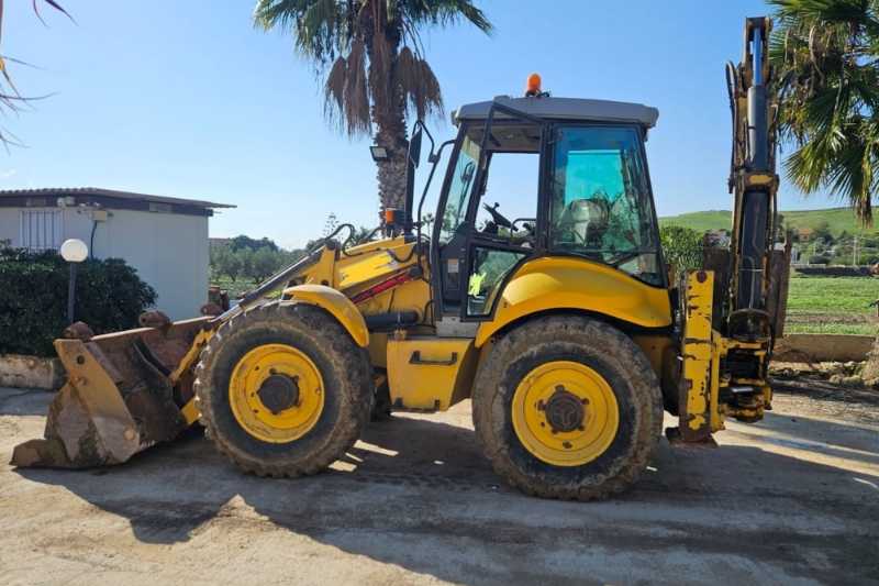 OmecoHub - Immagine NEW HOLLAND LB115B